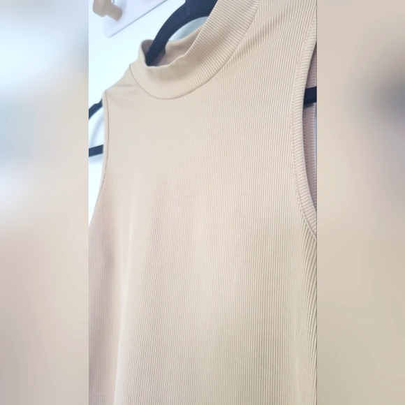 Ribbed Crop Top - Picture 2 of 2